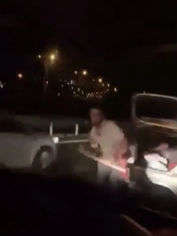 Trafik magandaları yine sahnede! Araçtan balta alıp saldırdı